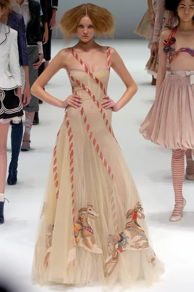 Look 32